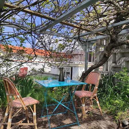 Maison Calme A Un 15min A Pied De La Holiday home Royan